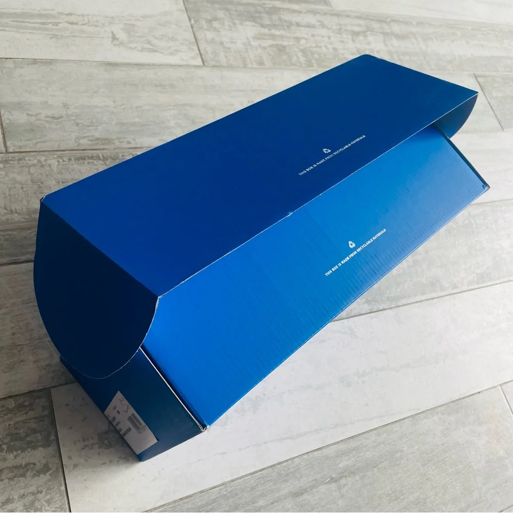 VINCE CAMUTO ROYAL BLUE EMPTY SHOEBOX